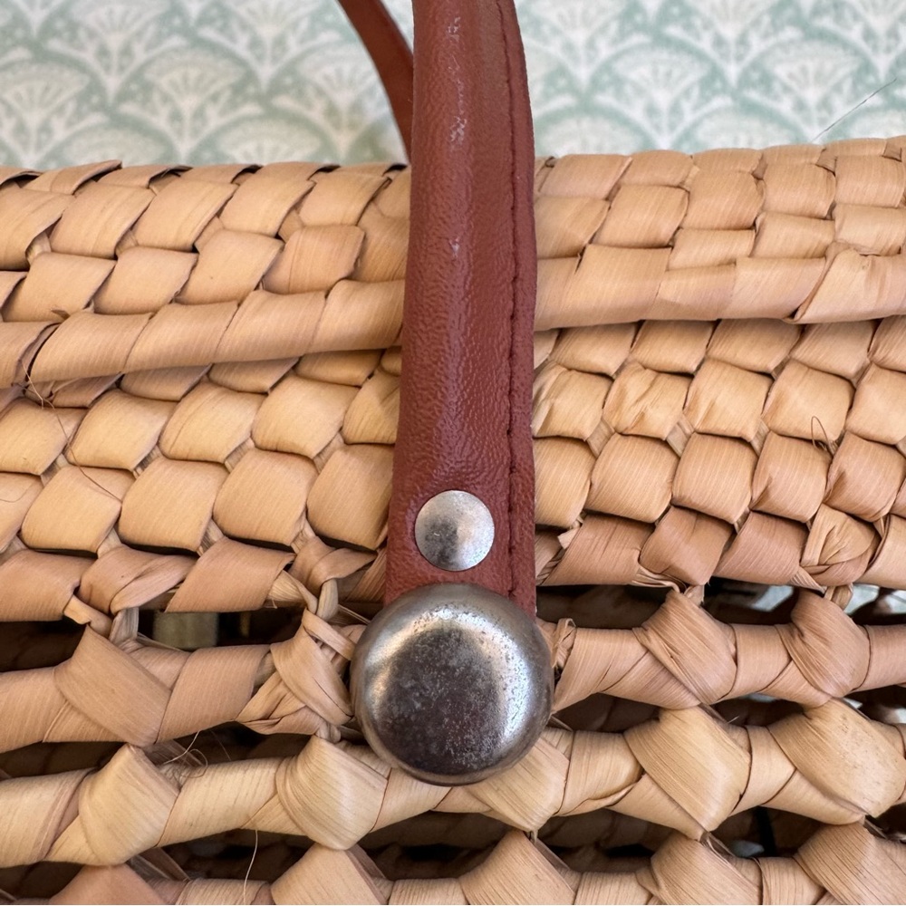 Glamlindo Artesania Handmade Woven Palm Leaf Bag with Snap Closure. - Picture 14 of 16
